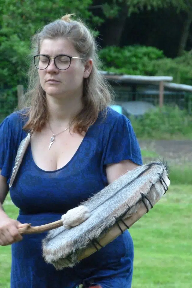 Hoe-gebruik-ik-een-sjamanendrum